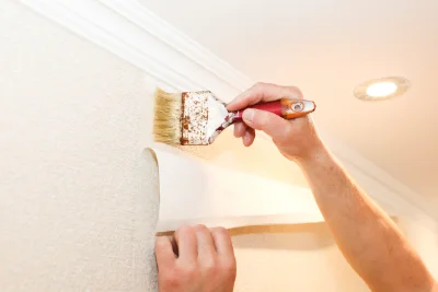Pose de papier peint à la Gaude — revêtements muraux et toiles de verre